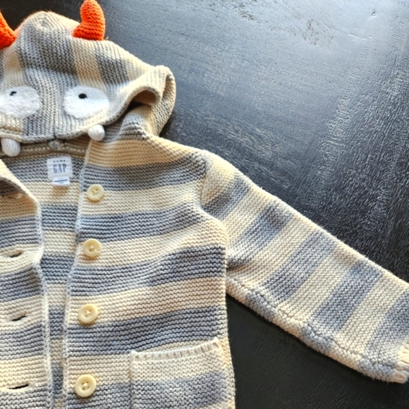 Baby Gap knit sweater size 12-18 months - Picture 2 of 5